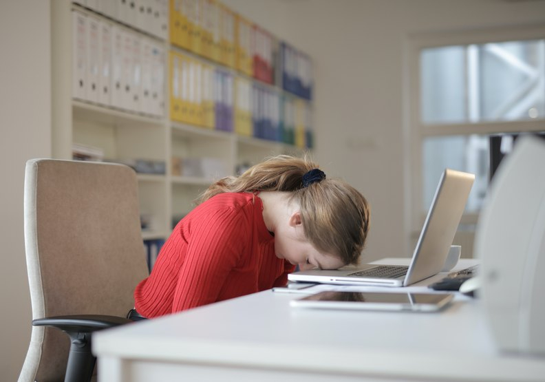 科學家解謎：為什麼有時候睡得愈久，反而覺得特別的累？